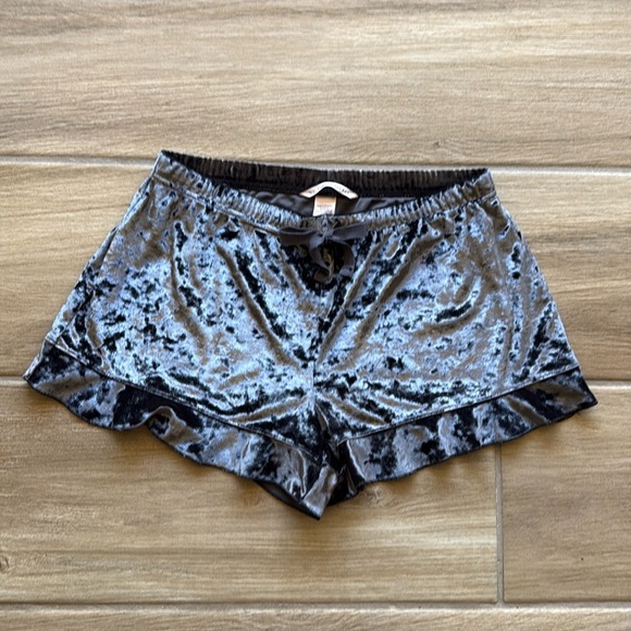 Victoria’s Secret Velvet Sleep Shorts - Picture 1 of 4